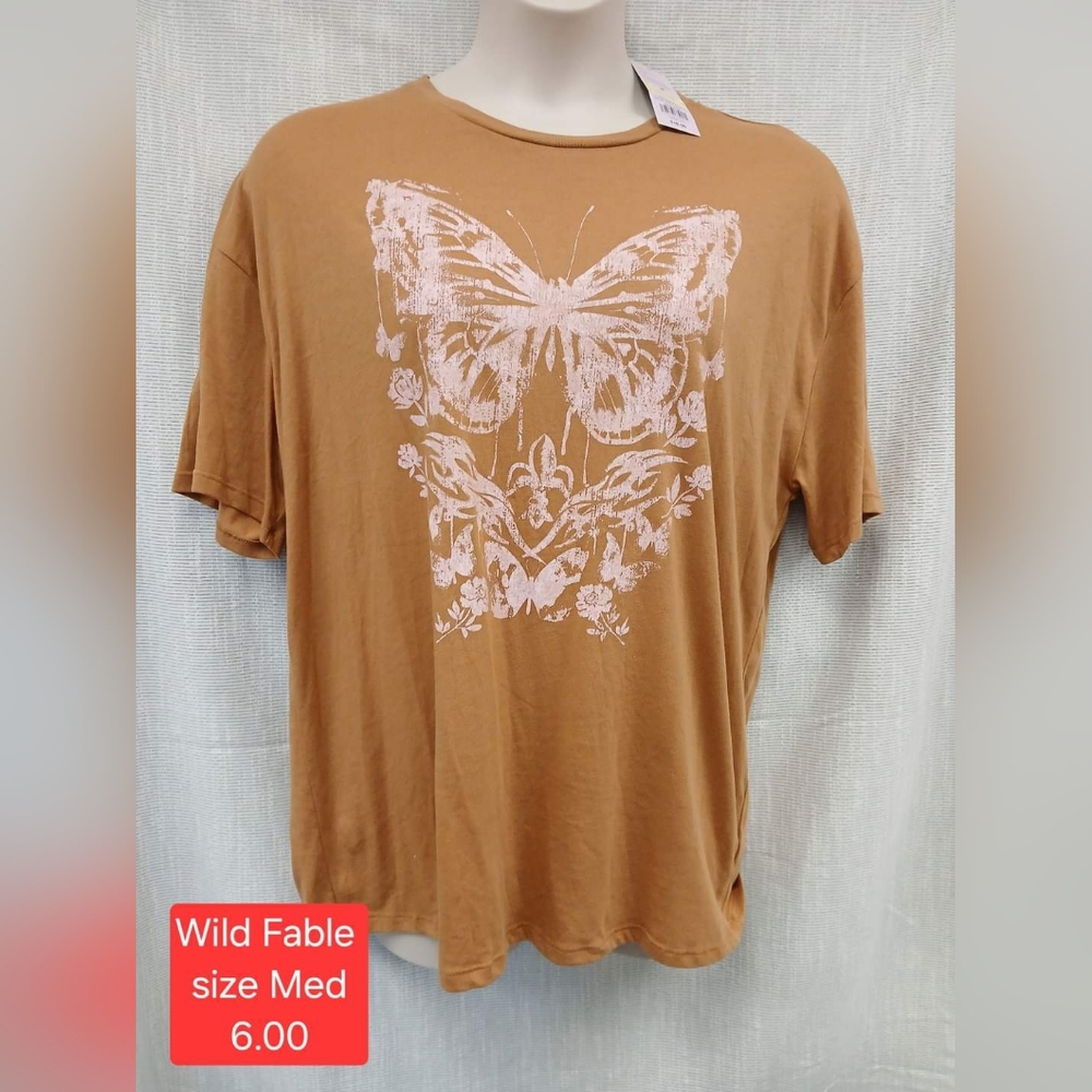 Wild Fable womens butterfly graphic tee. Size medium. New with tags
